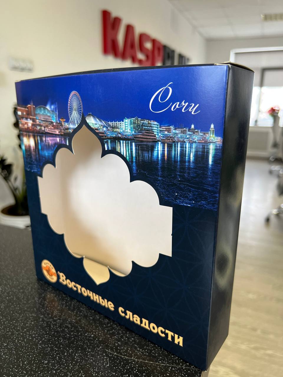 Коробки с окошками